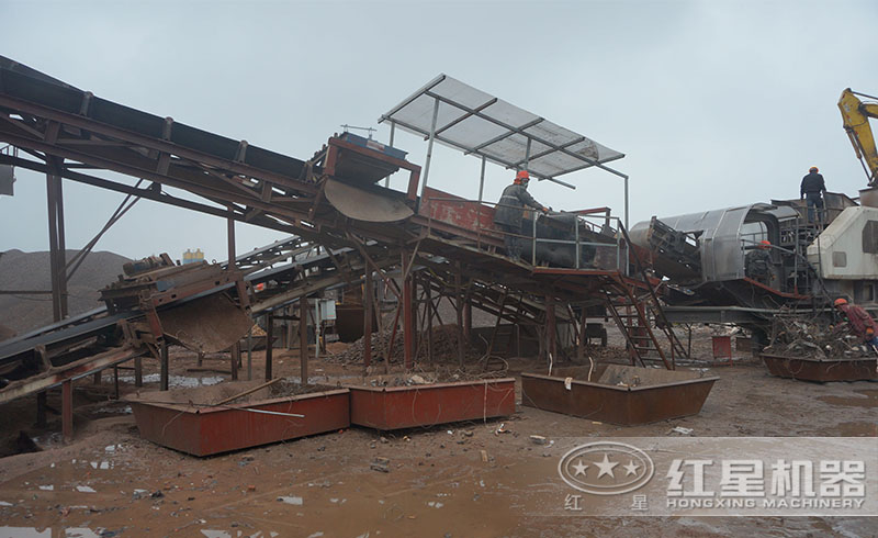 河南三门峡移动式建筑垃圾粉碎现场